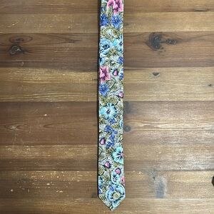 Express Men’s Skinny Floral Tie
